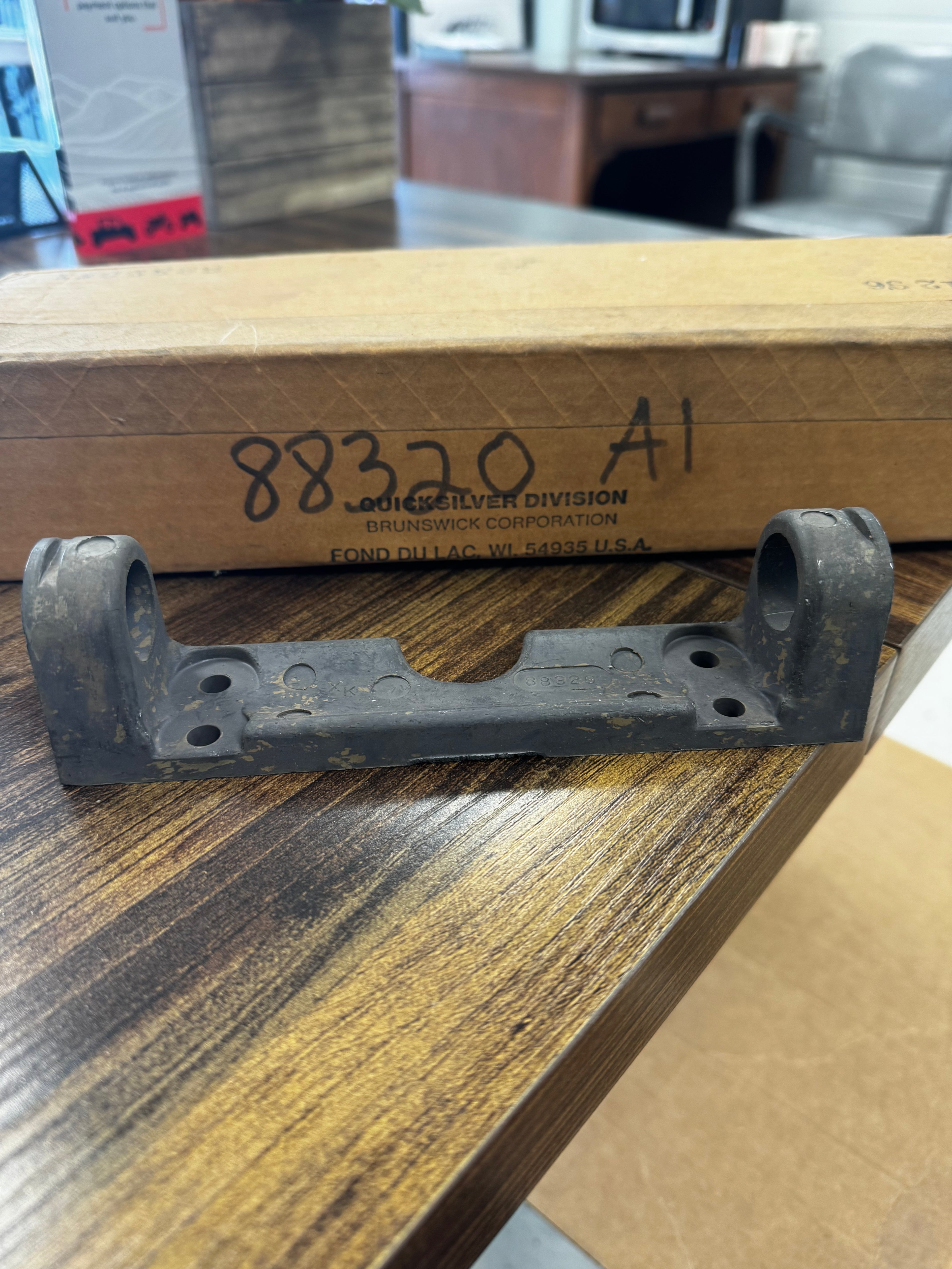 DUAL ATTACHING BRACKET 88320A1