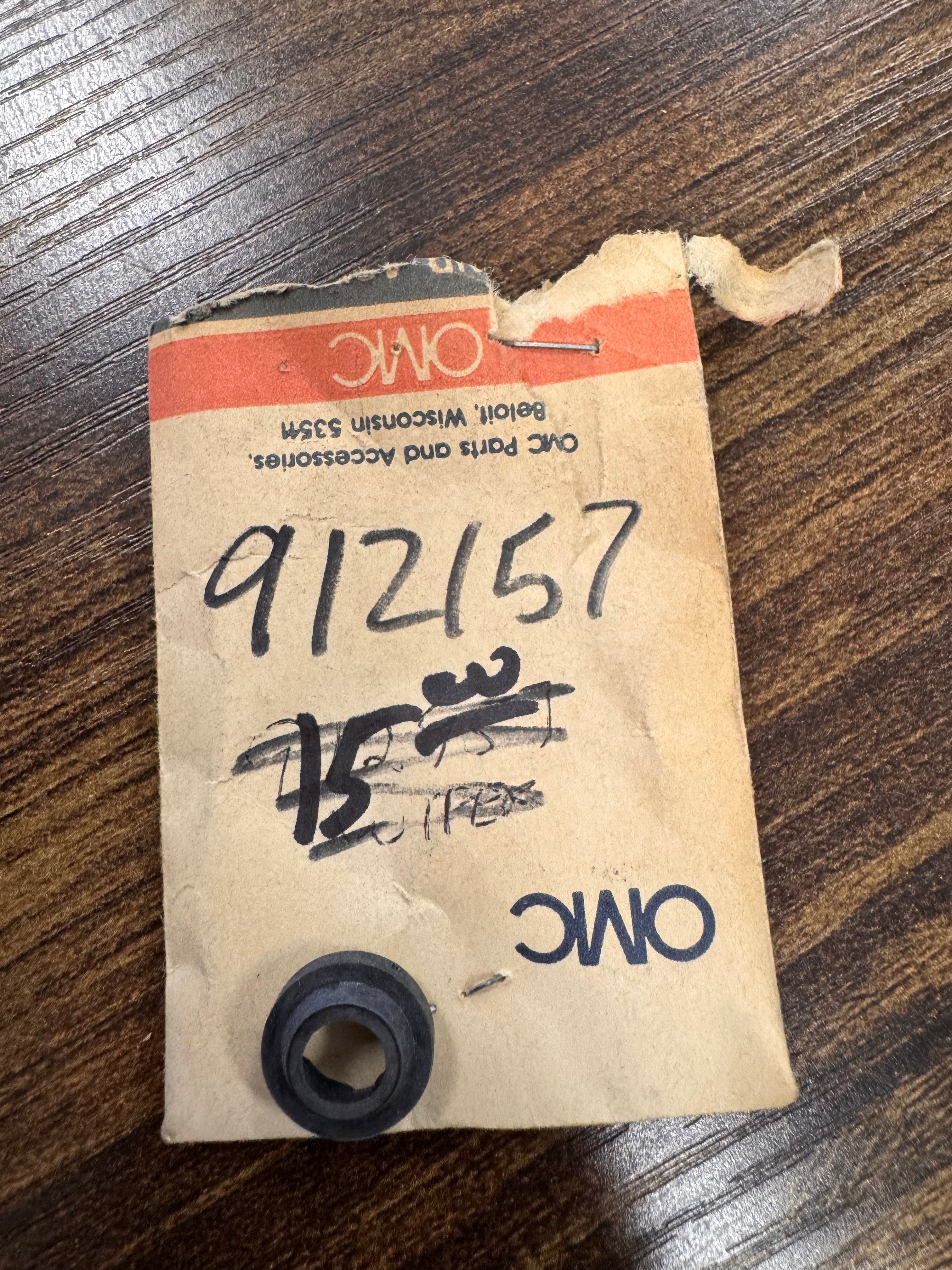 SHIFT ROD WIPER 912157