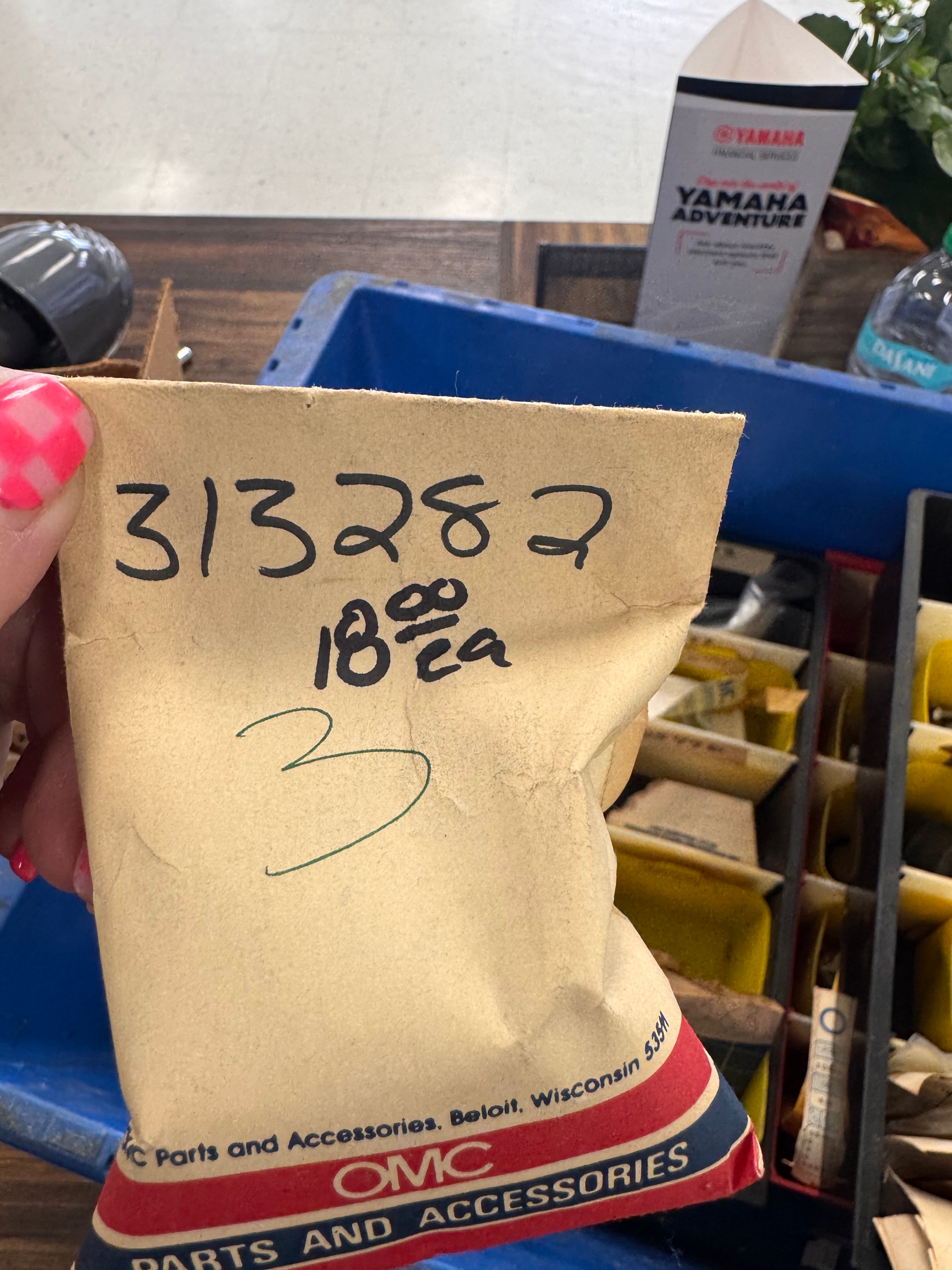 OIL SEAL RETAINER 313282